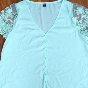 NWOT Womens blouse with lace sleeve size 1X